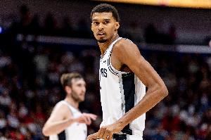 前两场轰69分26板12帽！文胖：文班可以同时拿下MVP、DPOY和MIP