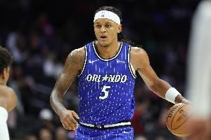 频杀伤!班凯罗半场4中2拿到10分5板7助 罚球10中6